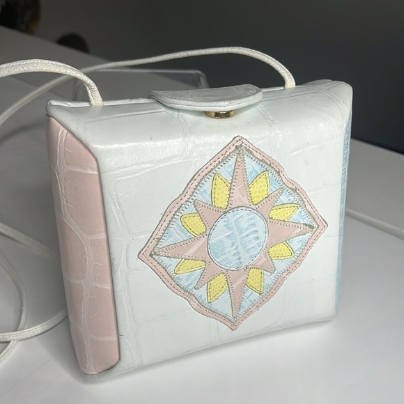 Ande White Structured Box Bag With Croc Appliqué Crossbody Strap - Picture 4 of 12